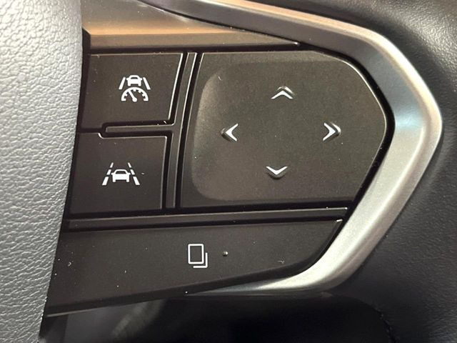 【レーダークルーズコントロール】高速道路での長距離走行が楽に!!自動で速度を保つクルーズコントロールが、衝突軽減システムと連携し、前方の車両を感知して車間を保つように速度調節してくれます!!