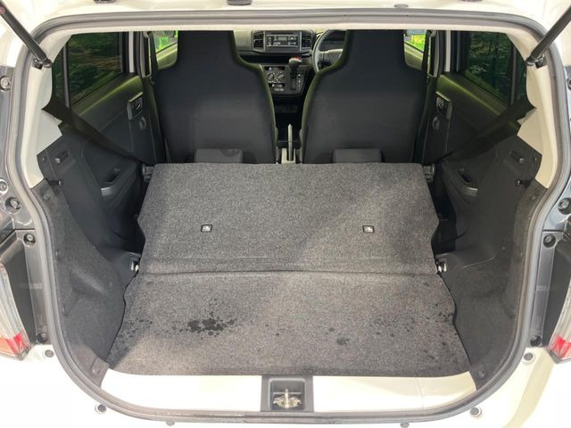 普段のお買い物や通勤、送迎等に十分な荷室スペースを確保しております。セカンドシートを倒すと、大きな荷物の積載も可能です♪