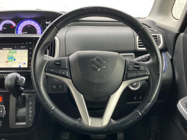 �y�����v�����X�e�A�����O�z�㎿�Ȋv���g�p���邱�ƂŁA��ɂ����������݂ƂĂ��^�]���₷���n���h���ł���