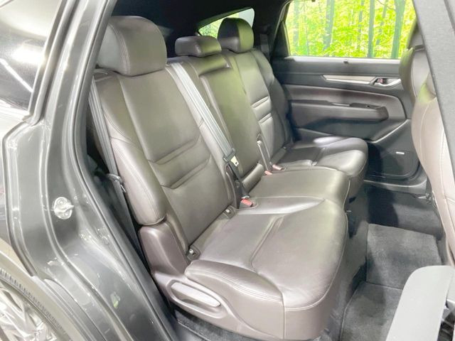 後部座席も気になるようなキズ・汚れやへたり等、大きなダメージはなく、良好な状態です。