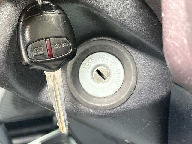 【キーレス】少し離れた場所からでもボタン一つでドアの開錠・施錠ができるのでとっても便利!ドアの鍵穴周りに傷をつけることもありません♪