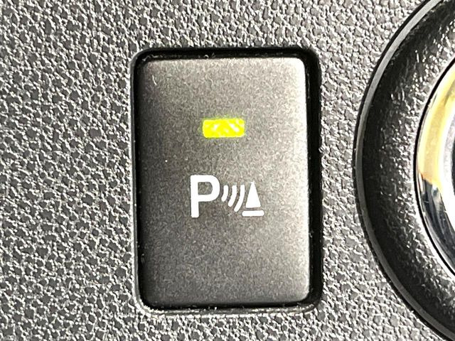 【クリアランスソナー】バンパーに付いたセンサーが障害物を検知!一定の距離に近づくとアラートで教えてくれます♪狭い駐車スペースや車庫入れ時も安心ですね☆