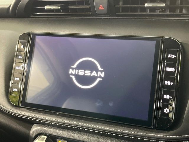 【純正9型ナビ】人気の純正ナビを装備。オーディオ機能も充実しており、Bluetooth接続すればお持ちのスマホやMP3プレイヤーの音楽を再生可能!毎日の運転がさらに楽しくなります!!