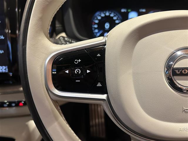 XC60B5 AWD インスクリプション 4WD