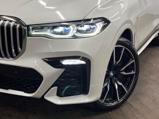 ●LEDヘッドライト:夜間走行時も良好な視界を確保し安心して運転できる高輝度LEDヘッドライトを装備!点灯速度が早く、消費電力も抑えられています。