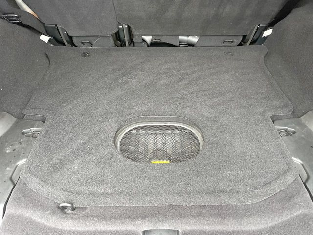 ●トランクルーム:趣味が広がる収容スペース!これだけの広さがあればお買い物やレジャーなどにも最適です!使用感も少なくきれいな状態を維持しております。