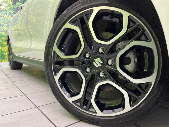 �y����17�C���`�A���~�z�C�[���z�O�ςɃ}�b�`���������A���~�z�C�[���𑕒����Ă���܂��B�e��ЊO�A���~�z�C�[����A�X�^�b�h���X�^�C�����戵�����Ă���܂��B���񂲑��k����������