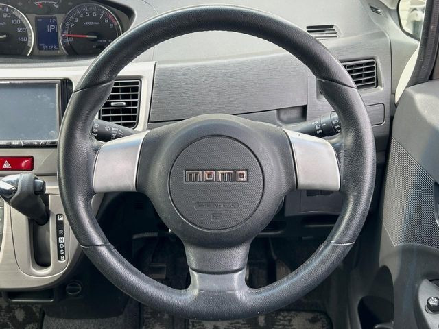 �y�����v�����X�e�A�����O�z�㎿�Ȋv���g�p���邱�ƂŁA��ɂ����������݂ƂĂ��^�]���₷���n���h���ł���