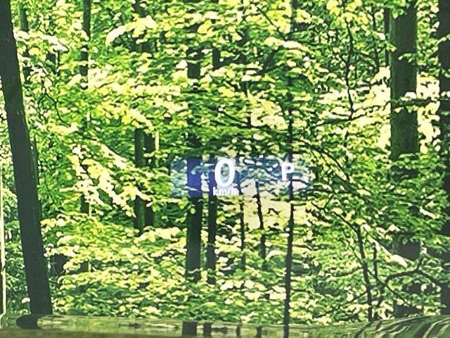 �y�J���[�w�b�h�A�b�v�f�B�X�v���C�z���݂̑��x�⑖�s�����f�W�^���\���ŉ^�]�ȑO���̃K���X�ɓ��e!�J���[�t���Ŏ��F���������A�^�]���ڐ������炳���K�v�ȏ����m�F�ł���̂łƂ��Ă��֗��ň��S!