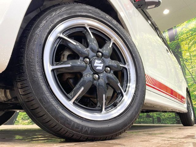 �y����15�C���`�A���~�z�C�[���z�O�ςɃ}�b�`���������A���~�z�C�[���𑕒����Ă���܂��B�e��ЊO�A���~�z�C�[����A�X�^�b�h���X�^�C�����戵�����Ă���܂��B���񂲑��k����������