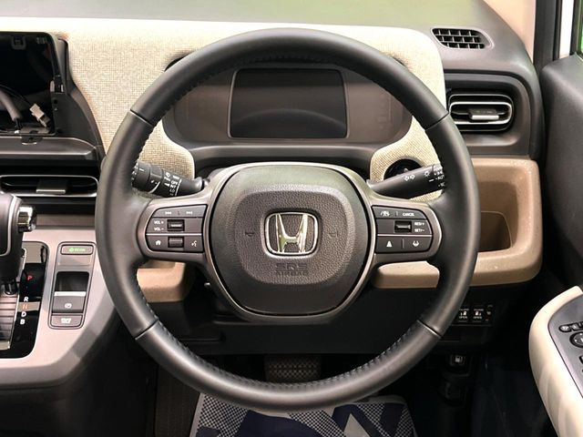 �y�����v�����X�e�A�����O�z�㎿�Ȋv���g�p���邱�ƂŁA��ɂ����������݂ƂĂ��^�]���₷���n���h���ł���