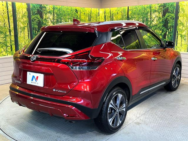 高透明度のガラス皮膜で撥水はもちろん、上質なツヤ・光沢を実現。紫外線や酸性雨から大切な愛車を保護し、色あせ・劣化を防止。「弾スプラッシュコート」、「弾プリミッサコート」からお選びいただけます。