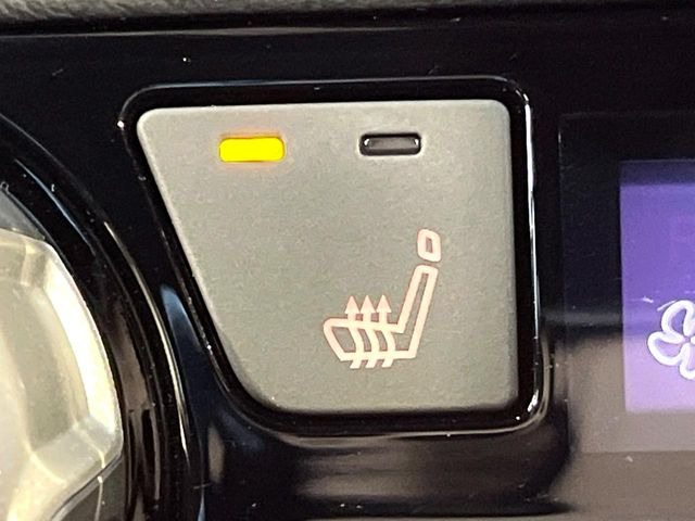 【シートヒーター】寒い日に重宝するシートヒーター!エアコンより早く温まってくれるので寒がりの人も安心ですね♪エアコンの温風は乾燥するから苦手、という方にもをおすすめです。