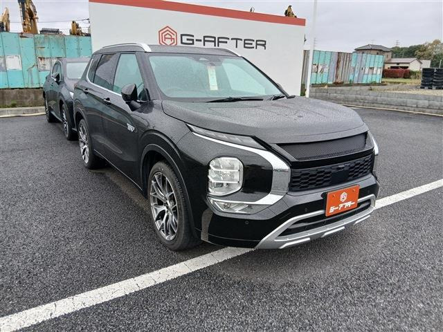 アウトランダー(三菱) PHEV 2.4 P 4WD　禁煙車 パノラマサンルーフ BOSEサウンド 中古車画像