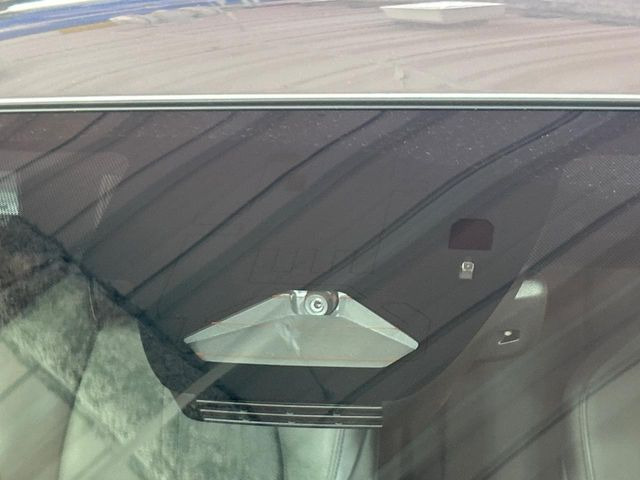 【トヨタセーフティセンス】走行中に前方の車両等を認識し、衝突しそうな時は警報とブレーキで衝突回避と被害軽減をアシスト。より安全にドライブをお楽しみいただけます。