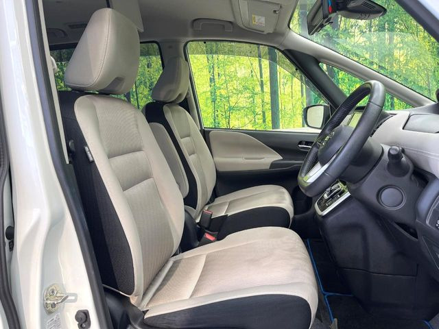 運転席シート廻りは使用感も少なく、良好な状態となっています。丁寧に使われていたことがよくわかりますね。