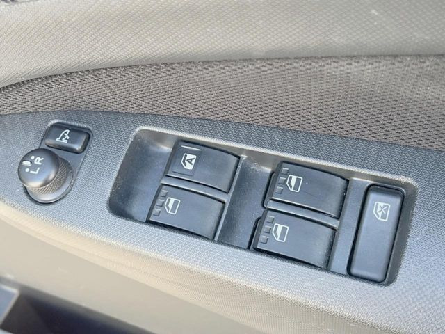 �y�d���i�[�~���[�z�T�C�h�~���[�͓d���i�[���ƂȂ��Ă���A�������ԏ�ł��L�Y�������X�N��}�����܂��B