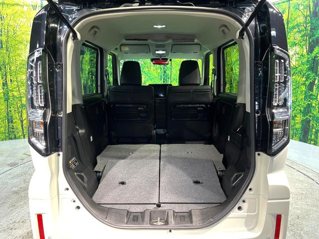 ���i�̂���������ʋ΁A���}���ɏ\���ȉ׎��X�y�[�X���m�ۂ��Ă���܂��B�Z�J���h�V�[�g��|���ƁA�傫�ȉו��̐ύڂ��\�ł���