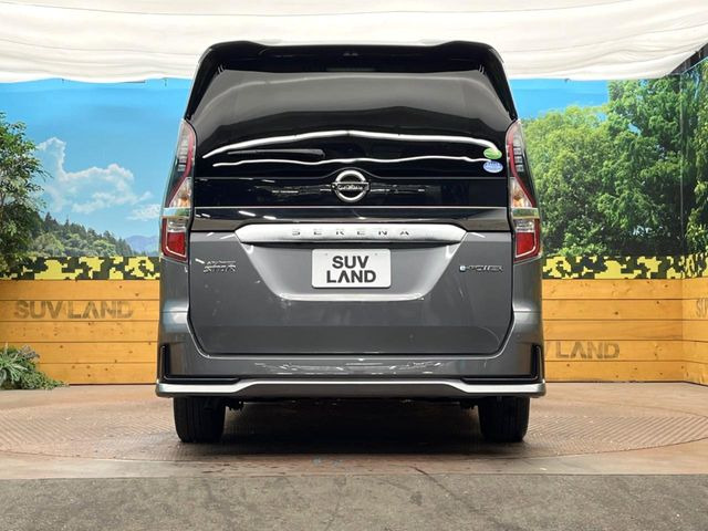 安心の最長10年・走行無制限保証(有償)をご用意。保証内容も充実はもちろん、無料点検&オイル交換や、年中無休の全国・24時間ロードサービスも付帯されておりますのでご安心下さい。