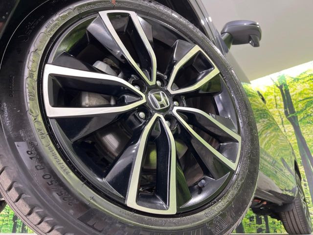 【純正18インチアルミホイール】外観にマッチした純正アルミホイールを装着しております。各種社外アルミホイールや、スタッドレスタイヤも取扱いしております。是非ご相談ください♪