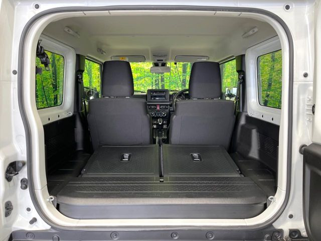 ���i�̂���������ʋ΁A���}���ɏ\���ȉ׎��X�y�[�X���m�ۂ��Ă���܂��B�Z�J���h�V�[�g��|���ƁA�傫�ȉו��̐ύڂ��\�ł���