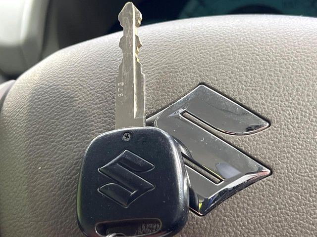 【キーレス】少し離れた場所からでもボタン一つでドアの開錠・施錠ができるのでとっても便利!ドアの鍵穴周りに傷をつけることもありません♪