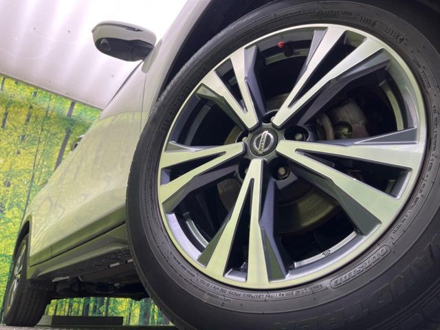 �y����18�C���`�A���~�z�C�[���z�O�ςɃ}�b�`���������A���~�z�C�[���𑕒����Ă���܂��B�e��ЊO�A���~�z�C�[����A�X�^�b�h���X�^�C�����戵�����Ă���܂��B���񂲑��k����������