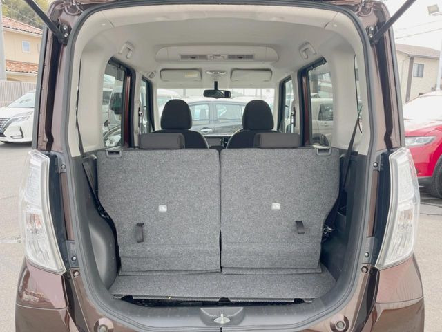 ���i�̂���������ʋ΁A���}���ɏ\���ȉ׎��X�y�[�X���m�ۂ��Ă���܂��B�Z�J���h�V�[�g��|���ƁA�傫�ȉו��̐ύڂ��\�ł���