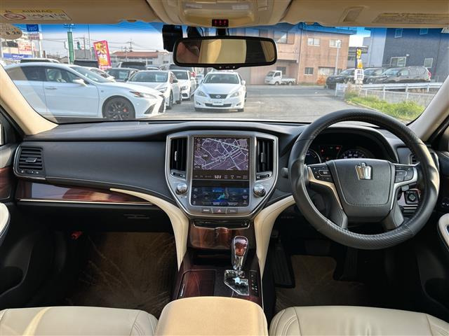 クラウンハイブリッド 2.5 ロイヤルサルーンG