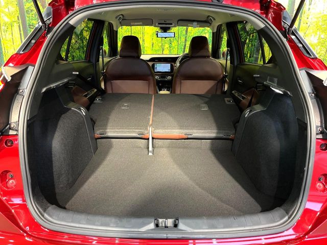 普段のお買い物や通勤、送迎等に十分な荷室スペースを確保しております。セカンドシートを倒すと、大きな荷物の積載も可能です♪