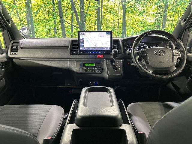 ハイエースバン