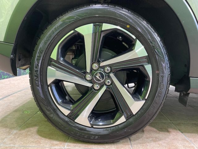 �y����17�C���`�A���~�z�C�[���z�O�ςɃ}�b�`���������A���~�z�C�[���𑕒����Ă���܂��B�e��ЊO�A���~�z�C�[����A�X�^�b�h���X�^�C�����戵�����Ă���܂��B���񂲑��k����������