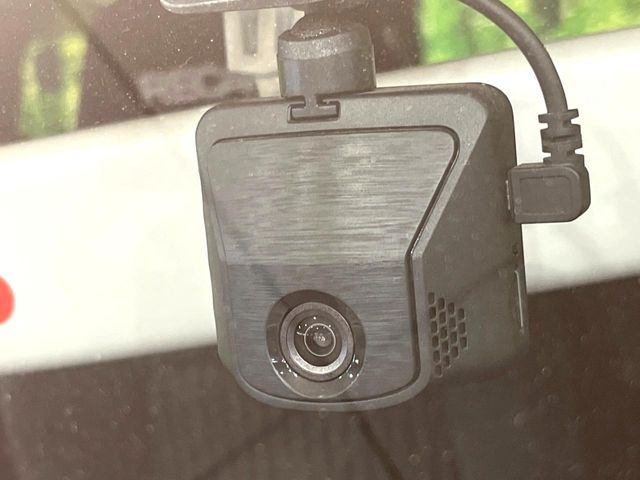 【ドライブレコーダー】ドライブレコーダー装備!走行中はもちろん、あおり運転や事故に遭遇した際、映像で記録し、万一のリスクに備えます。※記録用SDカードはお客様ご自身でご準備いただく必要があります。