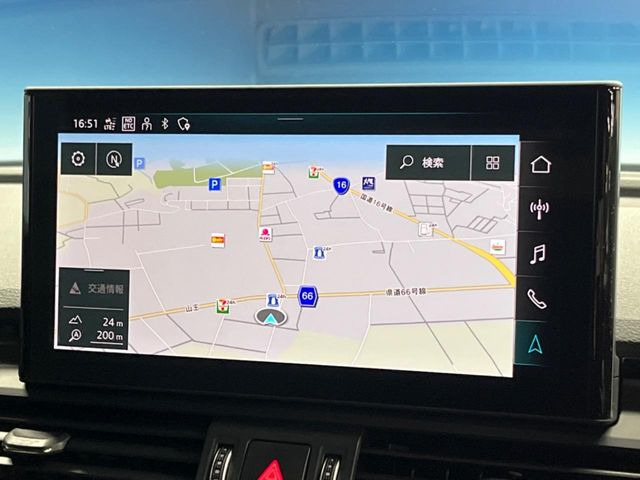 �������i�r:��̊��̂���i�r�́A����������ԓ������o���Ă���܂��BBluetooth�Đ��ȂǃI�[�f�B�I�@�\���[�����Ă���܂��̂ŁA�^�]�����y���߂܂���