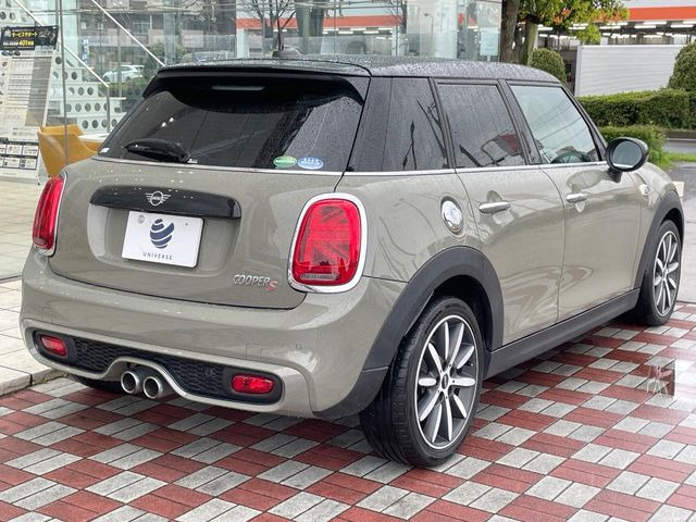 �������t�т̕ۏ؂̑��A���S�̍Œ�3�N�E���s�������ۏ�(�L��)�����p�ӁB�A���Ԃ����S���Ă��y���݂���������l�A�ۏؓ��e���[���͂������A�����_��&�I�C�������⃍�[�h�T�[�r�X���t�т��Ă���܂��B