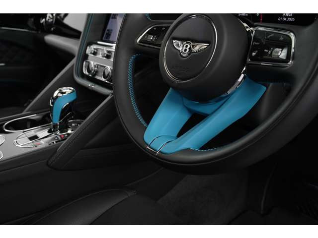 ・プレシャスダイヤモンドキルティング ￥781,200・フューエル&オイルフィラーキャップ ￥47,440・Sモデル用 カラースペック ￥558,000