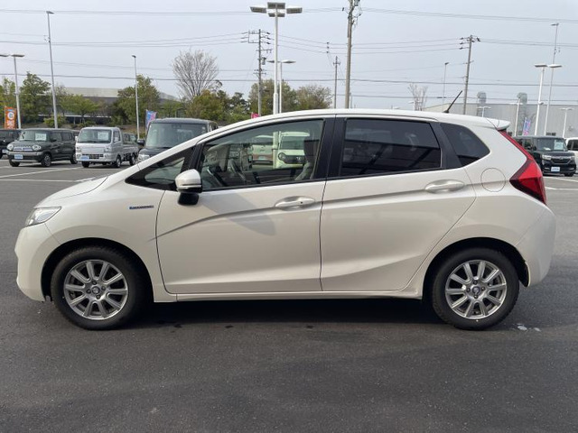 フィット1.5 ハイブリッド Fパッケージ