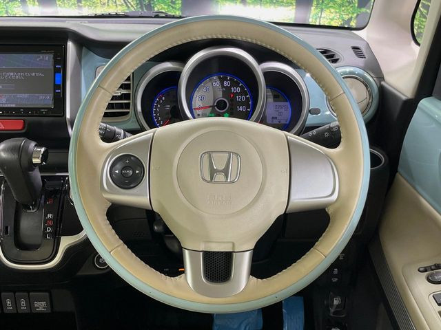 �y�����v�����X�e�A�����O�z�㎿�Ȋv���g�p���邱�ƂŁA��ɂ����������݂ƂĂ��^�]���₷���n���h���ł���