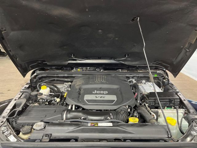 ●当店では、各メーカーの専用診断テスターを導入。国家資格を持つテクニカルスタッフも常駐しておりますので、万が一の際にも安心してご利用いただけます。