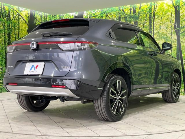 高透明度のガラス皮膜で撥水はもちろん、上質なツヤ・光沢を実現。紫外線や酸性雨から大切な愛車を保護し、色あせ・劣化を防止。「弾スプラッシュコート」、「弾プリミッサコート」からお選びいただけます。