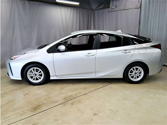 プリウス1.8 S E-Four 4WD