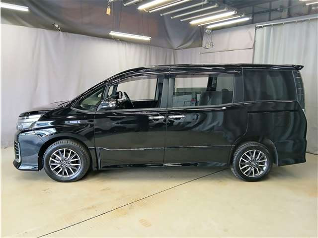 ヴォクシー2.0 ZS 煌II 4WD