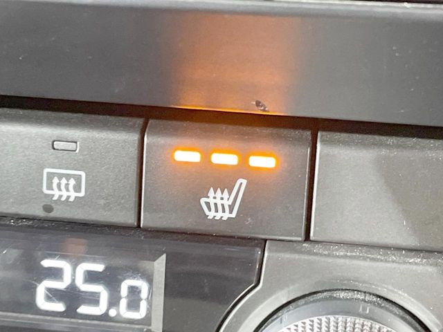 【シートヒーター】寒い日に重宝するシートヒーター!エアコンより早く温まってくれるので寒がりの人も安心ですね♪エアコンの温風は乾燥するから苦手、という方にもをおすすめです。