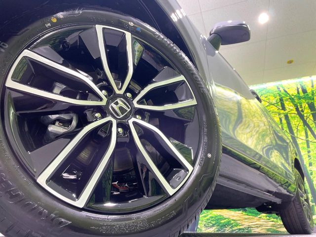 �y����18�C���`�A���~�z�C�[���z�O�ςɃ}�b�`���������A���~�z�C�[���𑕒����Ă���܂��B�e��ЊO�A���~�z�C�[����A�X�^�b�h���X�^�C�����戵�����Ă���܂��B���񂲑��k����������