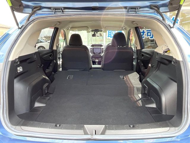 ���i�̂���������ʋ΁A���}���ɏ\���ȉ׎��X�y�[�X���m�ۂ��Ă���܂��B�Z�J���h�V�[�g��|���ƁA�傫�ȉו��̐ύڂ��\�ł���