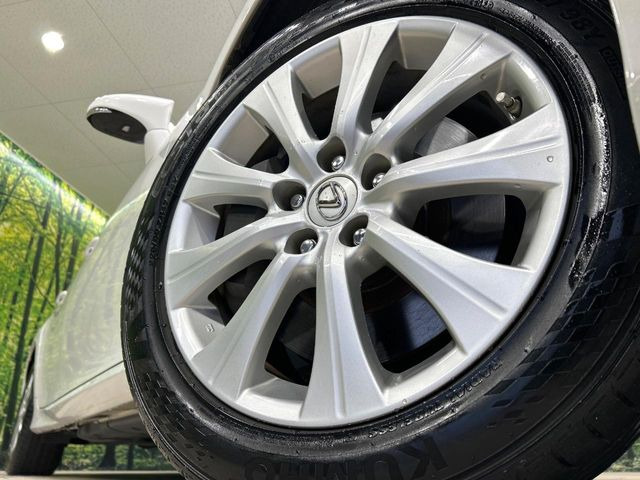 �y����17�C���`�A���~�z�C�[���z�O�ςɃ}�b�`���������A���~�z�C�[���𑕒����Ă���܂��B�e��ЊO�A���~�z�C�[����A�X�^�b�h���X�^�C�����戵�����Ă���܂��B���񂲑��k����������