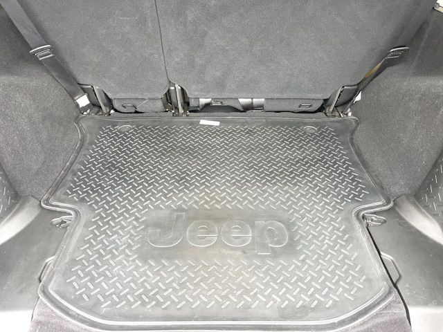 ●トランクルーム:趣味が広がる収容スペース!これだけの広さがあればお買い物やレジャーなどにも最適です!使用感も少なくきれいな状態を維持しております。