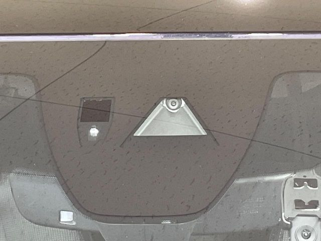 �y�X�}�[�g�u���[�L�T�|�[�g�z���s���ɑO���̎ԗ�����F�����A�Փ˂������Ȏ��͌x��ƃu���[�L�ŏՓˉ���Ɣ�Q�y�����A�V�X�g�B�����S�Ƀh���C�u�����y���݂��������܂��B