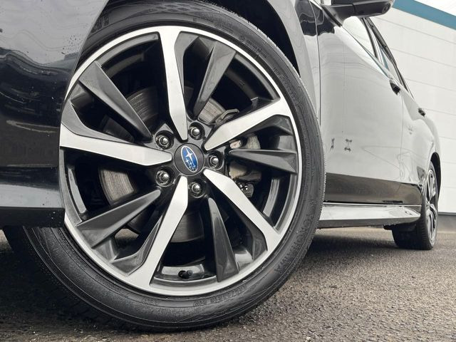 �y����18�C���`�A���~�z�C�[���z�O�ςɃ}�b�`���������A���~�z�C�[���𑕒����Ă���܂��B�e��ЊO�A���~�z�C�[����A�X�^�b�h���X�^�C�����戵�����Ă���܂��B���񂲑��k����������