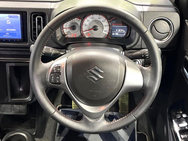 【ステアリングスイッチ】運転中、前方から目線をそらすことなく、オーディオ等の操作が可能な便利機能!安心&快適なドライブを演出してくれます♪